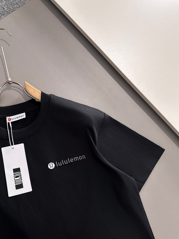 ブランドTシャツ側面デザイン